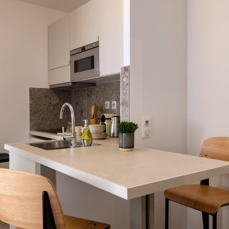 Yuna Blanche - Serviced Apartments - Studio Rez-de-Jardin au Calme sur Cour - 20 m2 - 16