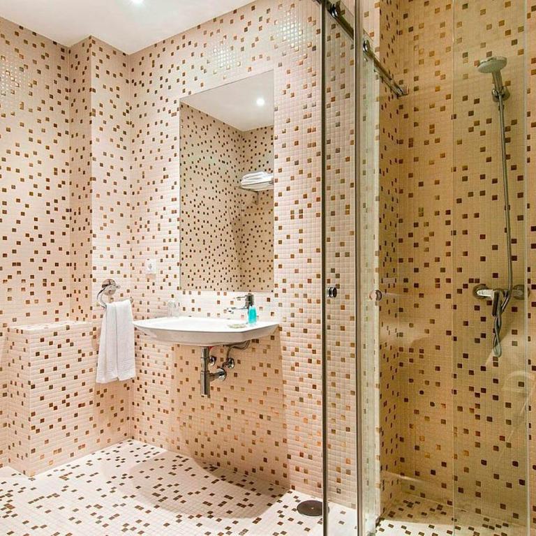 Hotel Montes - Twin Room - 5