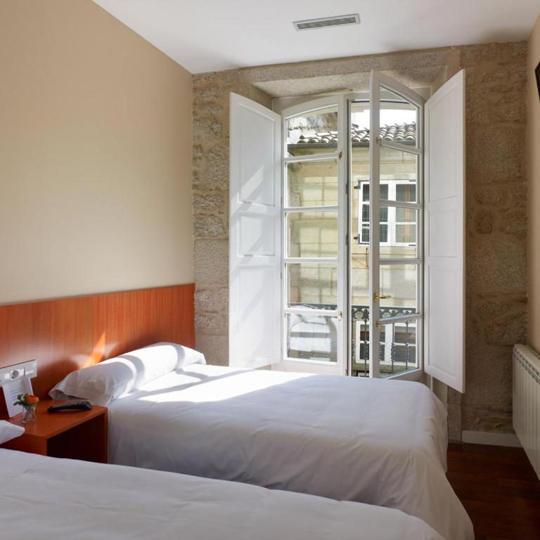 Hotel Montes - Twin Room - 3
