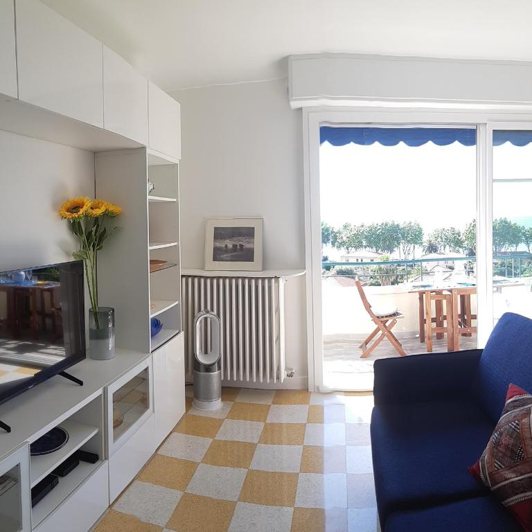 Neptune 5, top floor studio, sea view - One-Bedroom Apartment - 3