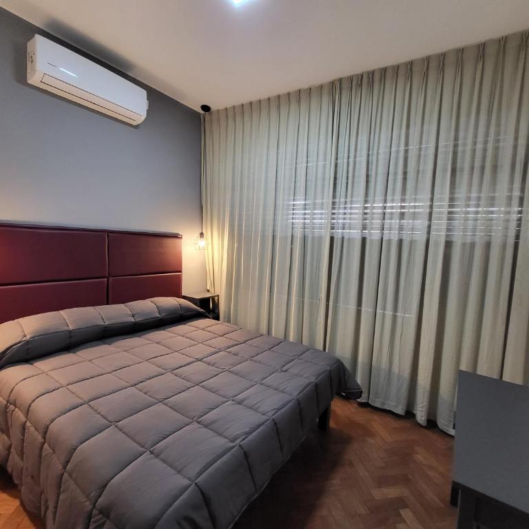 Salta Centro alojamiento en Avenida Belgrano - Habitación Doble con balcón - 6