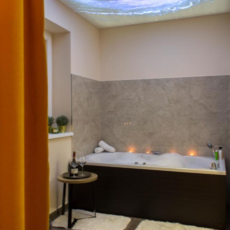 Galaxy Apartments - Soba sa king-sajz krevetom i spa kadom - 7