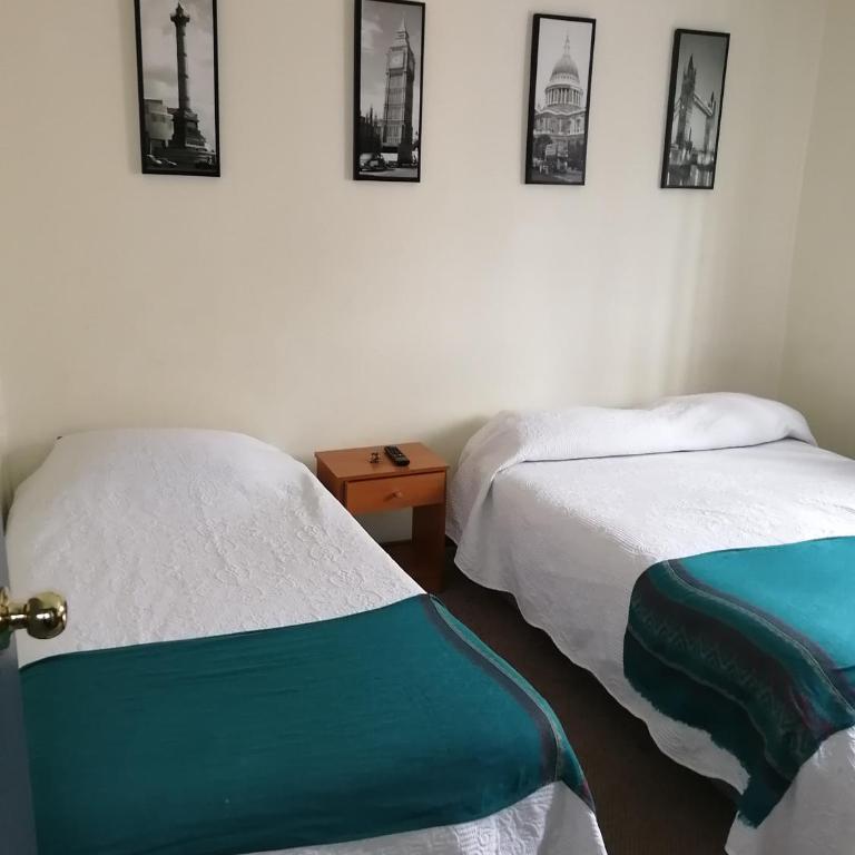 Vicmar 2 - Twin Room with Shared Bathroom - 2