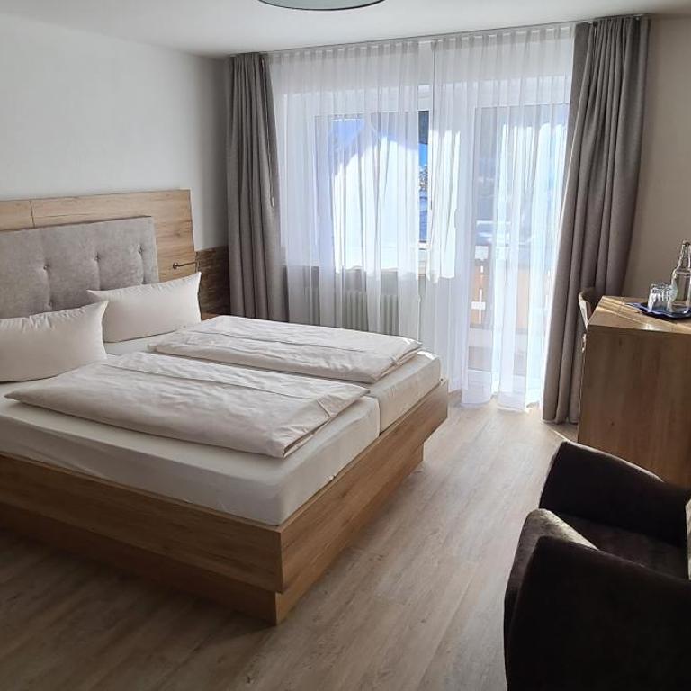 Hotel Anneliese - Doppelzimmer mit Balkon - 1