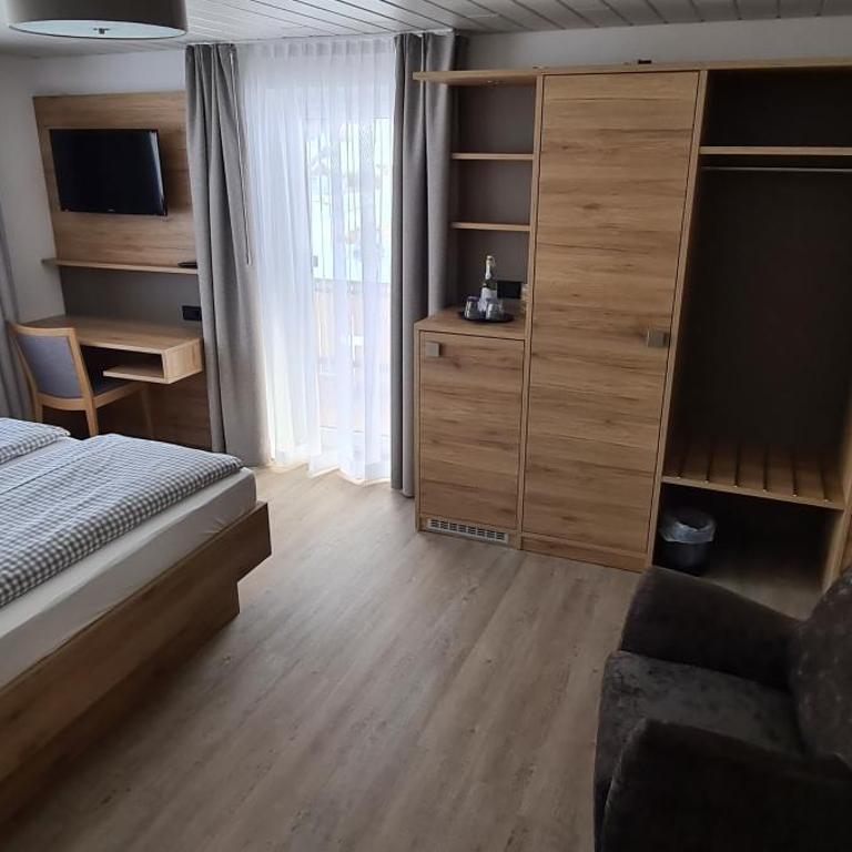 Hotel Anneliese - Doppelzimmer mit Bergblick - 1