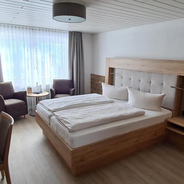 Hotel Anneliese - Doppelzimmer mit Bergblick - 2