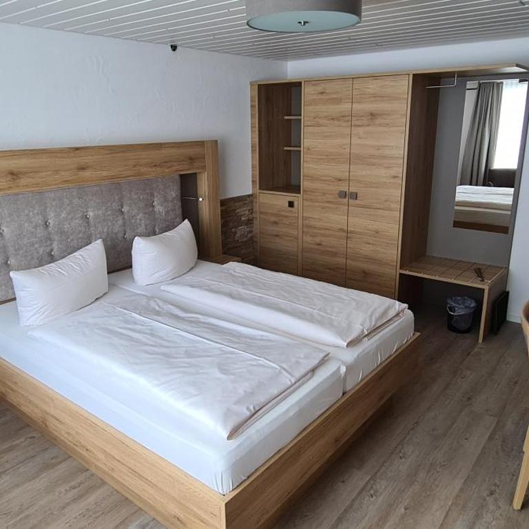 Hotel Anneliese - Doppelzimmer mit Bergblick - 3
