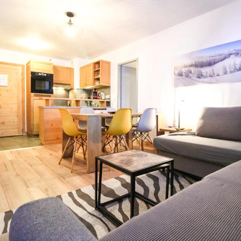 Newly redecorated 2-bed ski-in ski-out family apartment - Appartement avec Balcon - 1