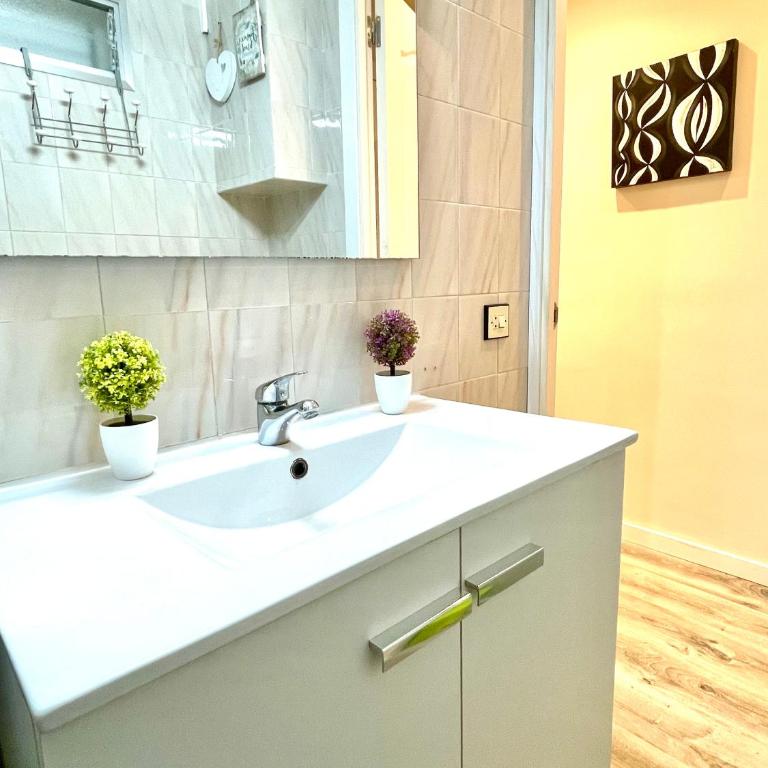APARTBEACH SAYONARA 125 Climatizado y Piscina - Two-Bedroom Apartment - 22