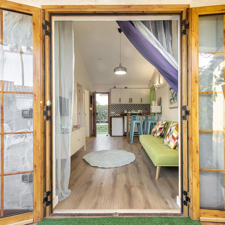 Newly renovated modern bungalow , near c.c yumbo - One-Bedroom House - 9