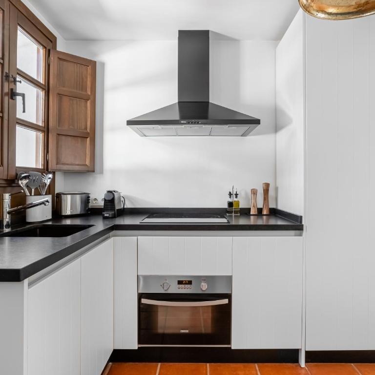 Limehome Granada Calle Santa Ana - Two-Bedroom Apartment with Rooftop Terrace - 3