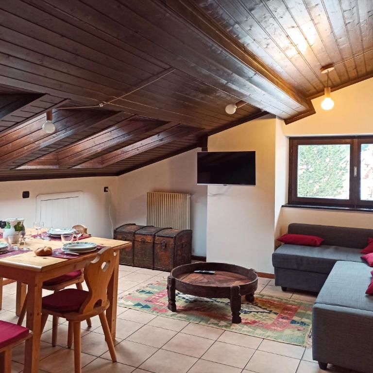 Mansarda Marmolada Canazei, parking, ski slopes 300m - Appartamento con 2 Camere da Letto - 5
