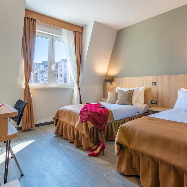 Hotel Resurs - Dvokrevetna Soba sa Bračnim Krevetom /2 Zasebna Kreveta i Sopstvenim Kupatilom - 11