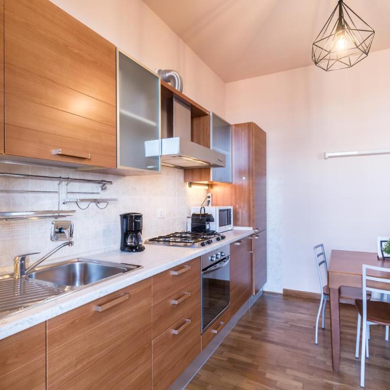 4 Star Family & Friends Apt - Self Check-in - Appartamento con Balcone - 12