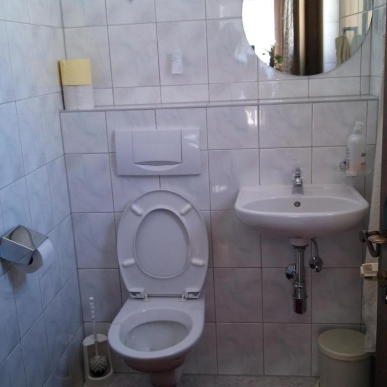 St. Christoph - Basic Dreibettzimmer mit Gemeinschaftsbad - 1