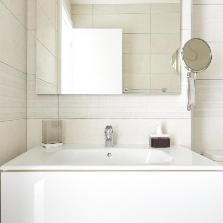 Home2Book Design Las Canteras2 Beach - One-Bedroom Apartment - 24