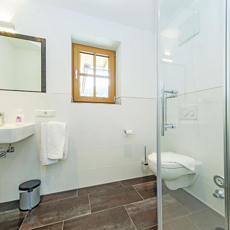 Ferienwohnungen van Hees - Apartment mit Balkon - 10