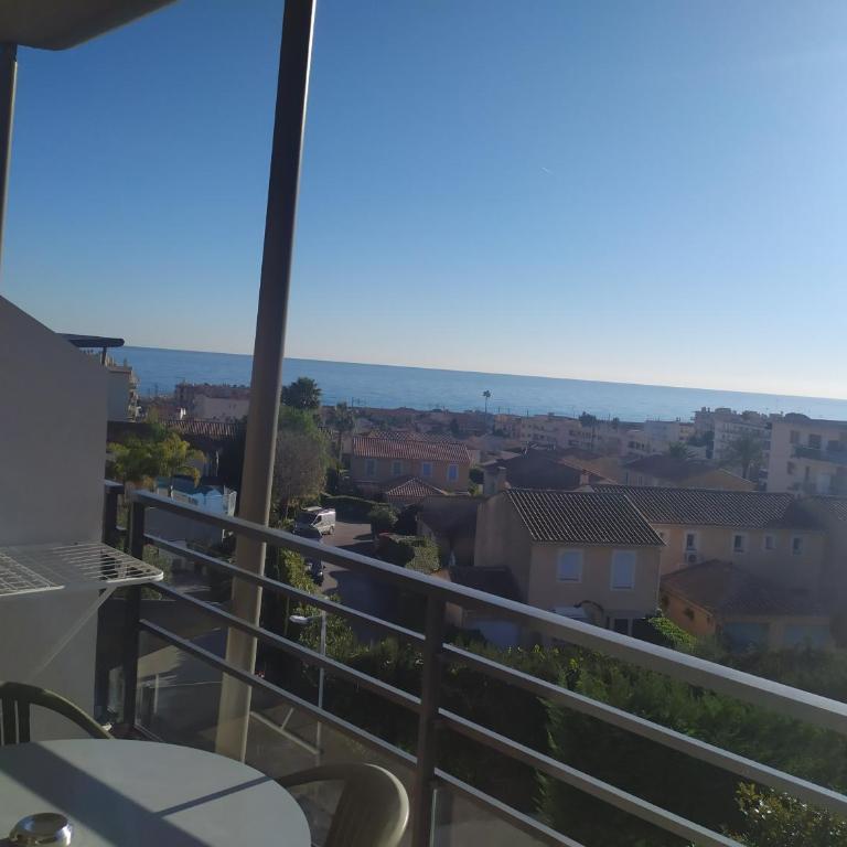 Thalazur Antibes - Résidence & Spa - Studio - Vue Latérale sur Mer - 5