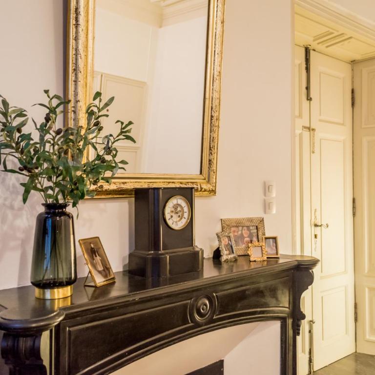 RétroMirabeau "Le Jacobin" - 75m2 - TERRASSE EXTERIEURE PATIO- 2 à 4 pers - CALME - COURS MIRABEAU HALLES GARE - EMPLACEMENT TOP - Chèques Vacances CONNECT - Apartamento - 2 niveles - 17