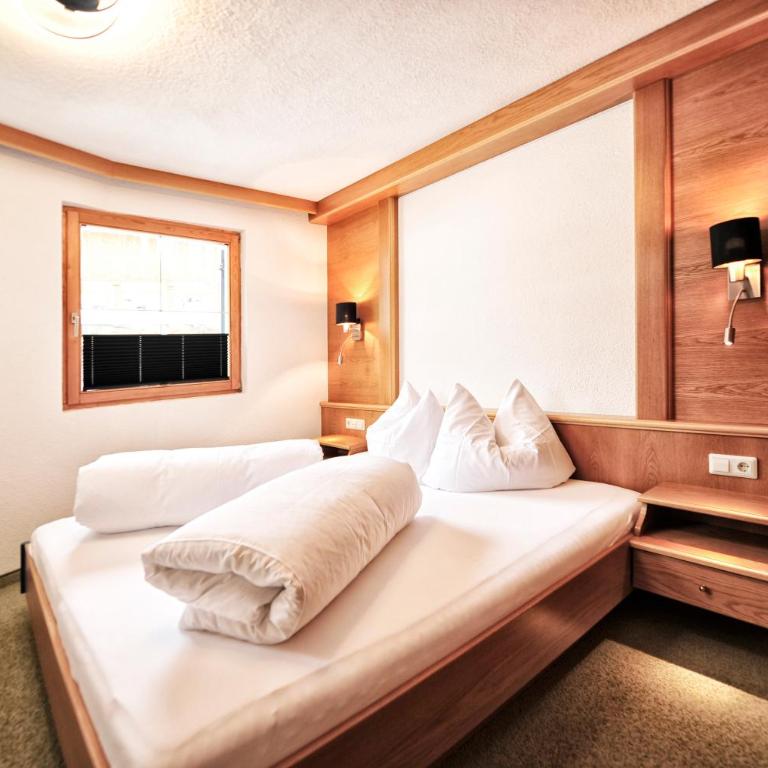 Summit Residence - Three-Bedroom Apartment - 2