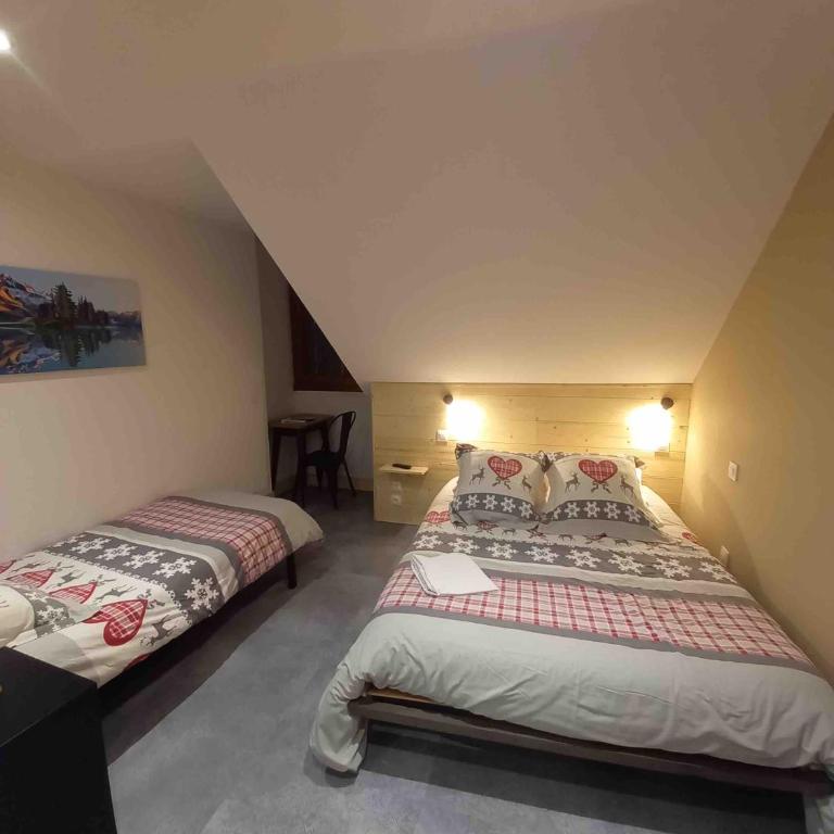 Auberge Le Vieux Chaillol - Chambre Triple avec Douche - 2