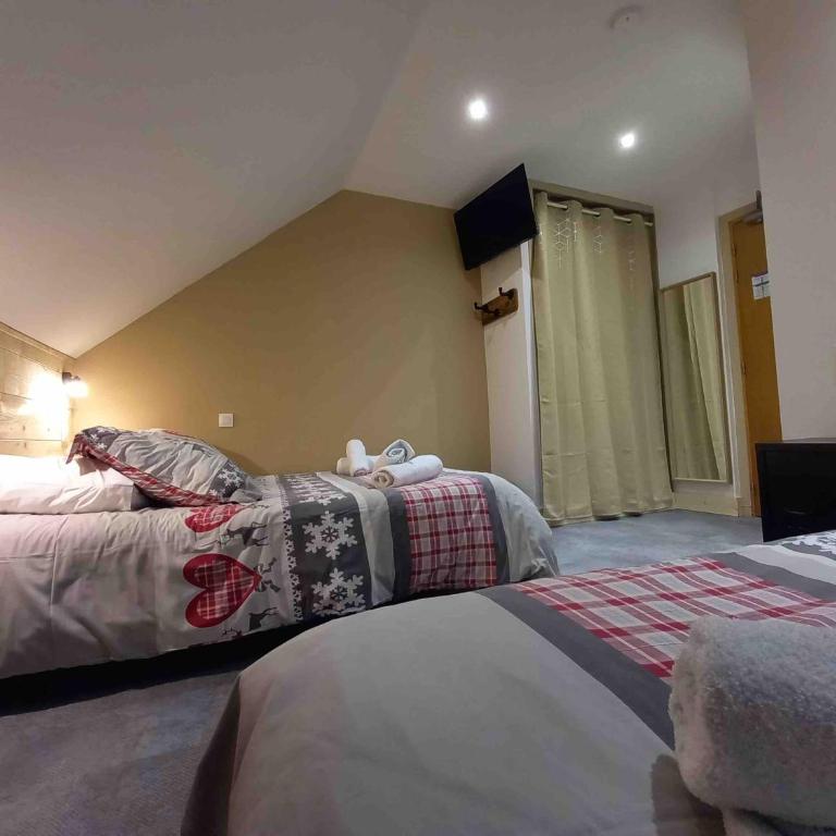 Auberge Le Vieux Chaillol - Chambre Triple avec Douche - 3