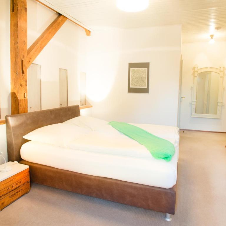 Allgäuer Genusshotel und Historischer Dorfgasthof Hirsch - Doppelzimmer - historisches Gebäude - 1