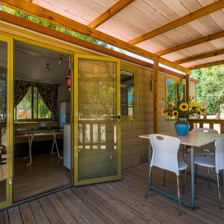 Tiliguerta Glamping&Camping Village - Casa Mobile con 3 Camere da Letto - 5
