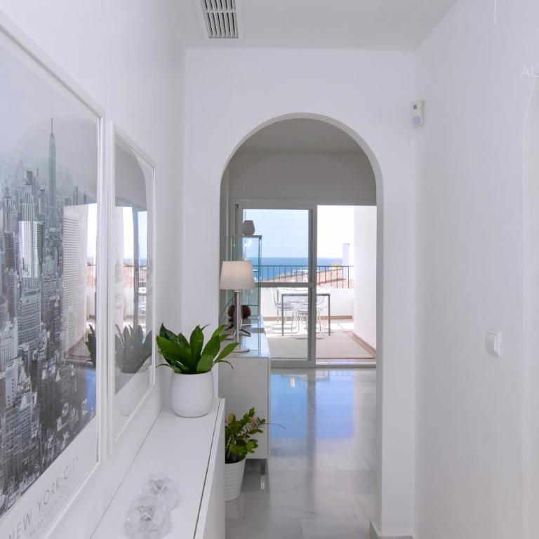 Scandinavian style apartment with amazing sea views and south west facing sunny terrace in Miraflores walking distance to the beach! - Apartamento de 1 dormitorio - 10