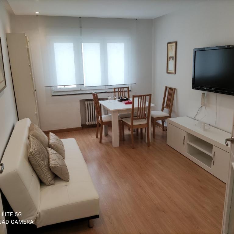 PLAZA LONGORIA CARBAJAL -SITUADO EN OVIEDO Centro - One-Bedroom Apartment - 3