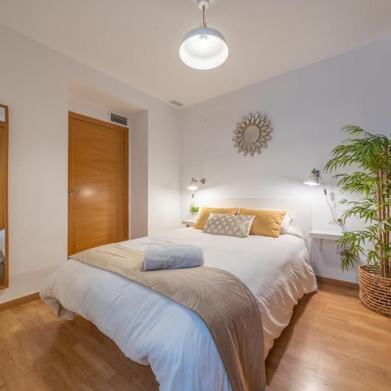 Historic City Centre Mitjana Málaga - Two-Bedroom Apartment - 2