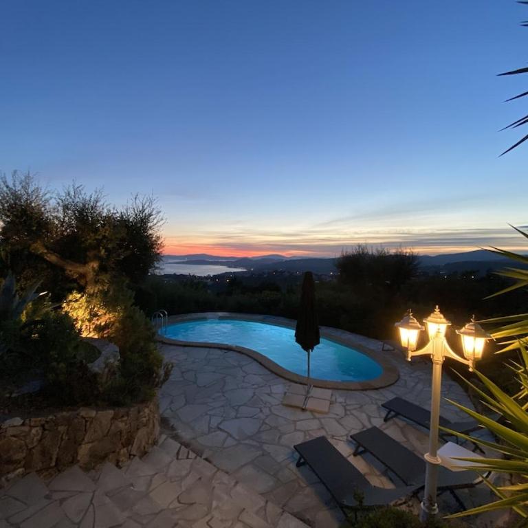 Charmante Villa mit Pool und Panorama-Meerblick in den Golf von Saint-Tropez - Villa Montmajour - Villa 3 Chambres - 2