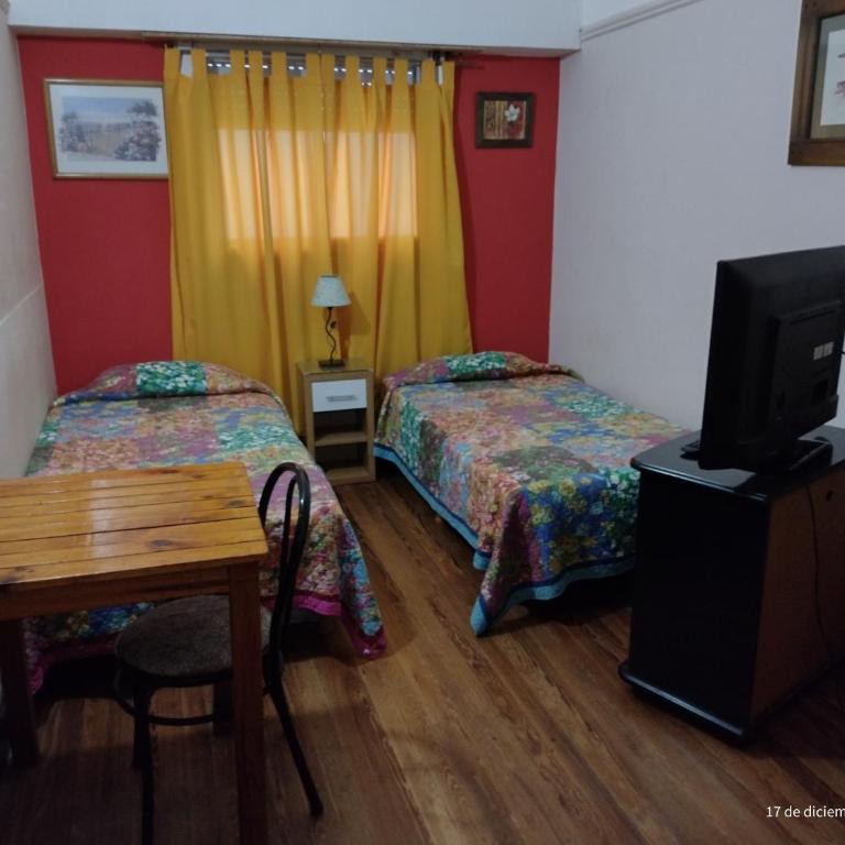 Hotel Dante - Twin Room with Private Bathroom - 2