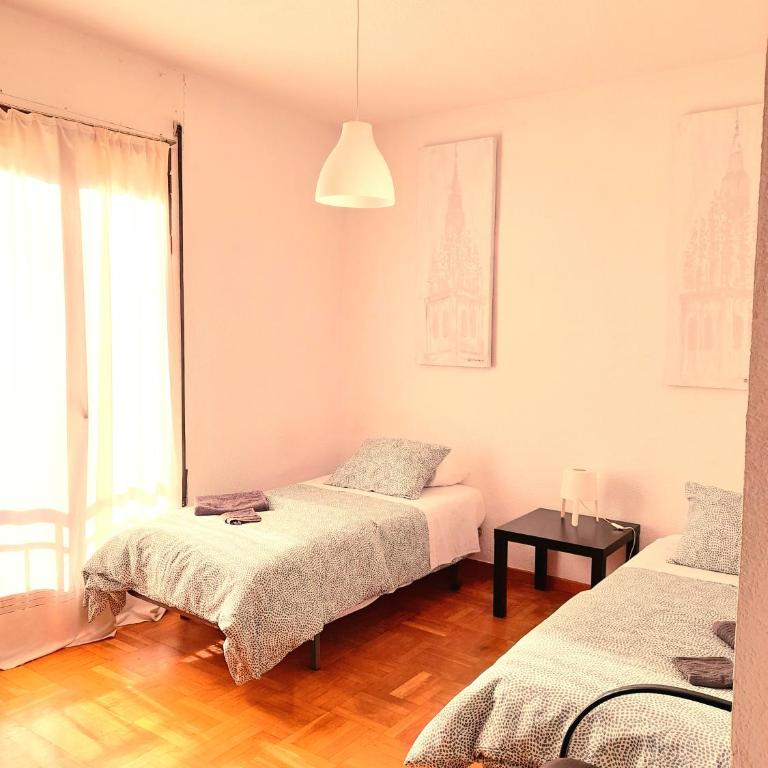 NO FIESTAS, 5 DORMITORIOS Solo familias, parejas o trabajo PARKING Público Gratis a 300m - Apartamento - 31