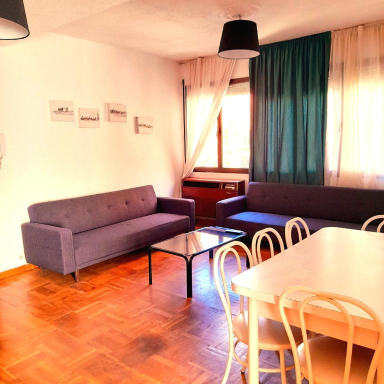 NO FIESTAS, 5 DORMITORIOS Solo familias, parejas o trabajo PARKING Público Gratis a 300m - Apartamento - 29