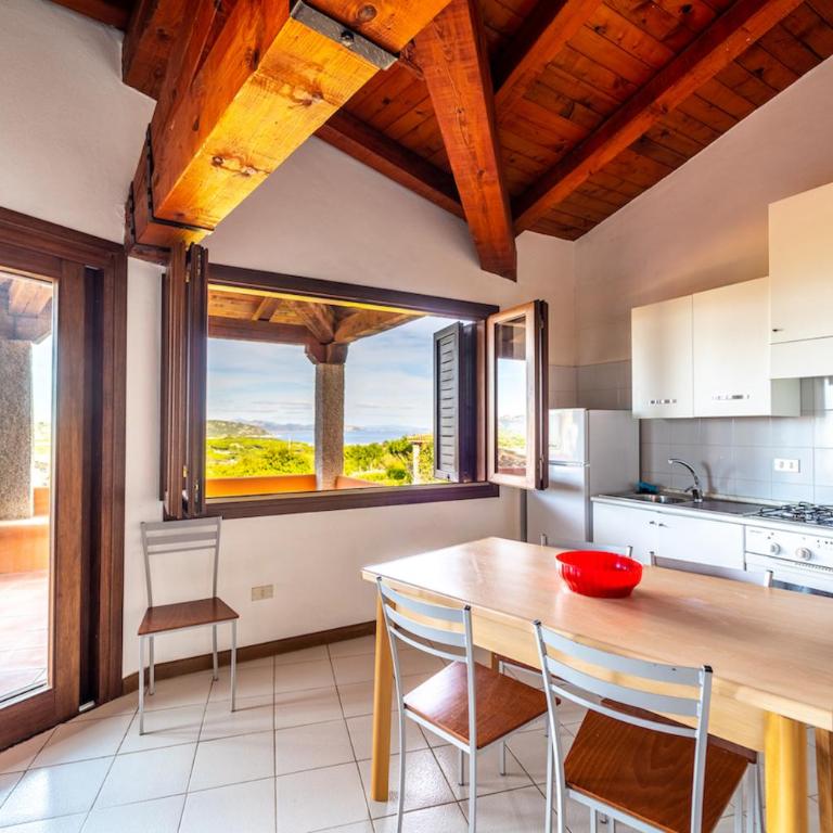 ISS Travel, Panoramic Coda Cavallo Cottages - 10 km from San Teodoro - Two-Bedroom Apartment - 11
