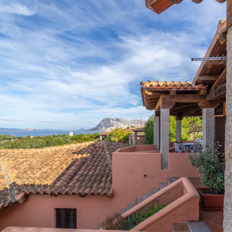 ISS Travel, Panoramic Coda Cavallo Cottages - 10 km from San Teodoro - Two-Bedroom Apartment - 6