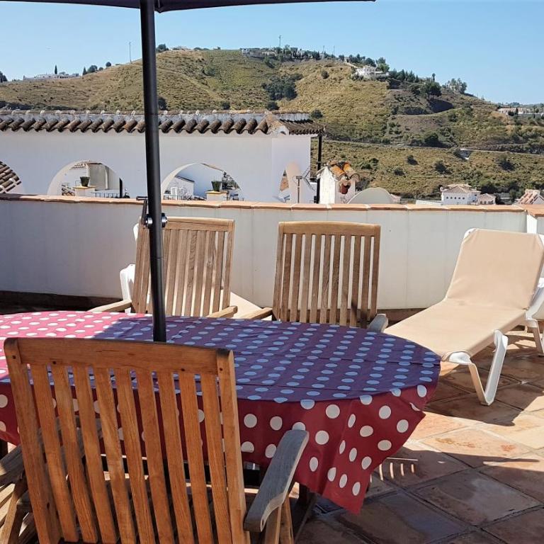 Competa Suites - Estudio Deluxe con cama grande - 26