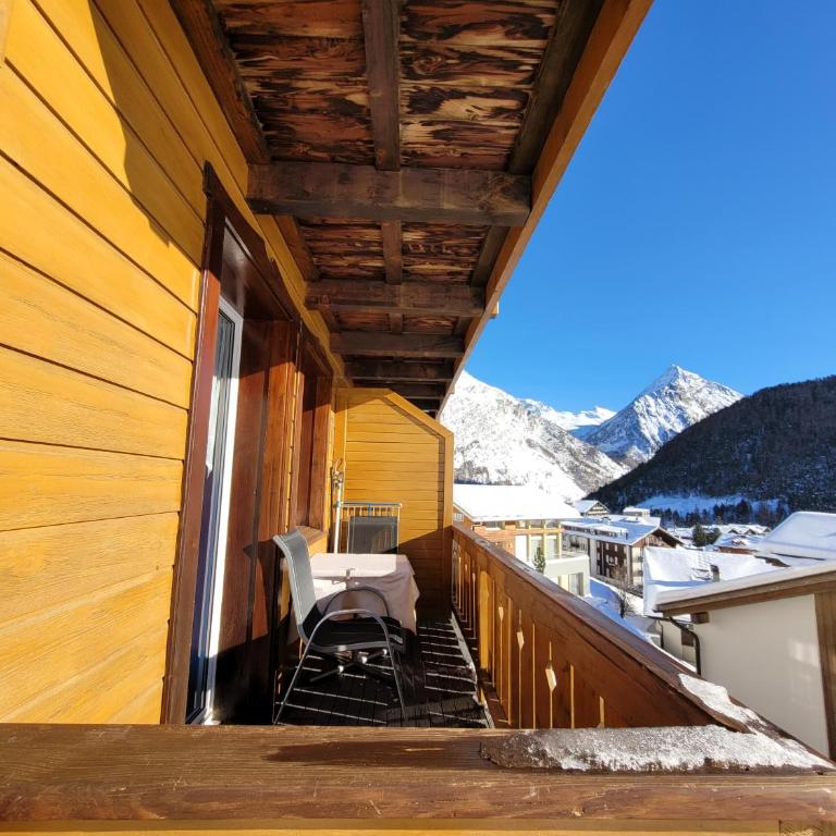 Chalet Ideal Saas-Fee - Apartment mit Blick auf die Berge - 8