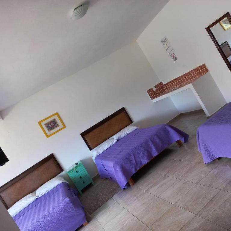 Airport Sleepy Inn - Comfort Triple Room with Shower - 9