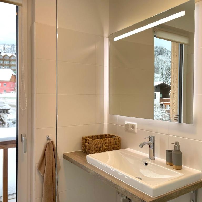 die Tauplitz Lodges - Alm Lodge A8 by AA Holiday Homes - Apartment mit Blick auf die Berge - 17