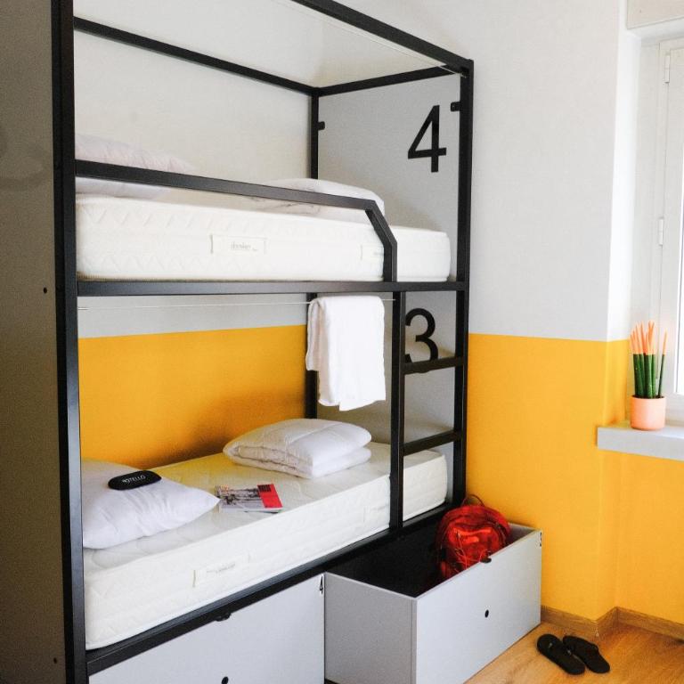 Hotello Trieste - Dormitorio Femminile con 6 Letti - 1