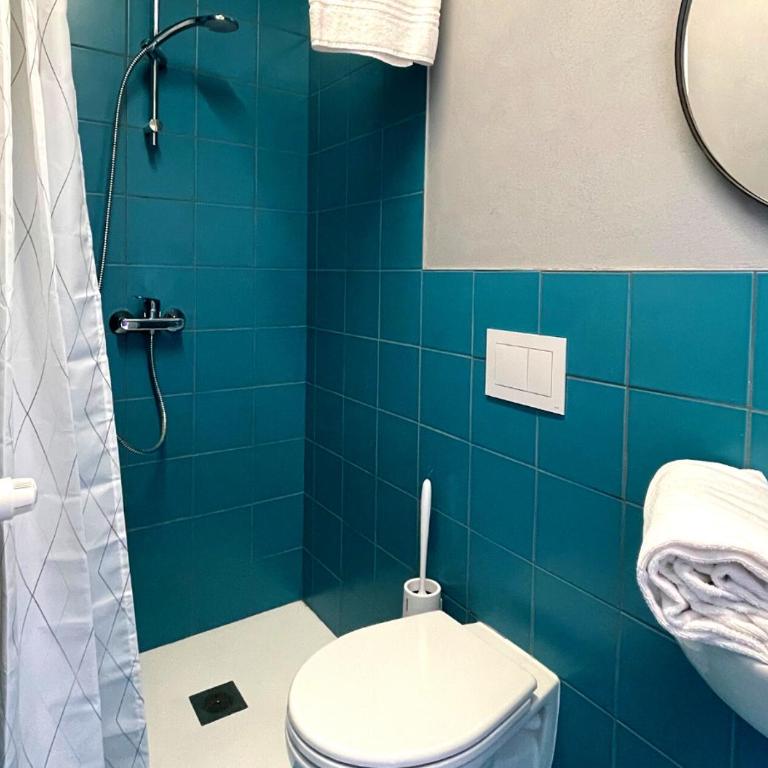 Hotello Trieste - Dormitorio Femminile con 6 Letti - 6