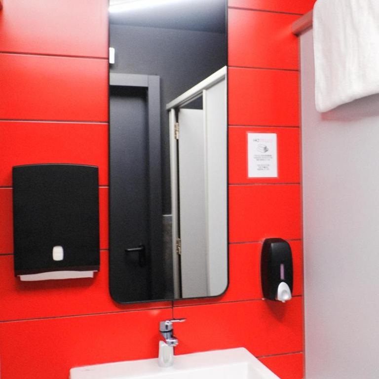 Hotello Trieste - Posto Letto in Dormitorio con 12 Letti - 9