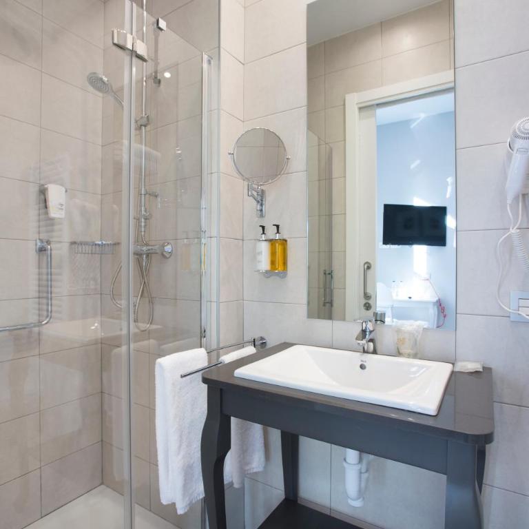 Legazpi Doce Rooms & Suites - Habitación Doble con balcón - 1 o 2 camas - 7