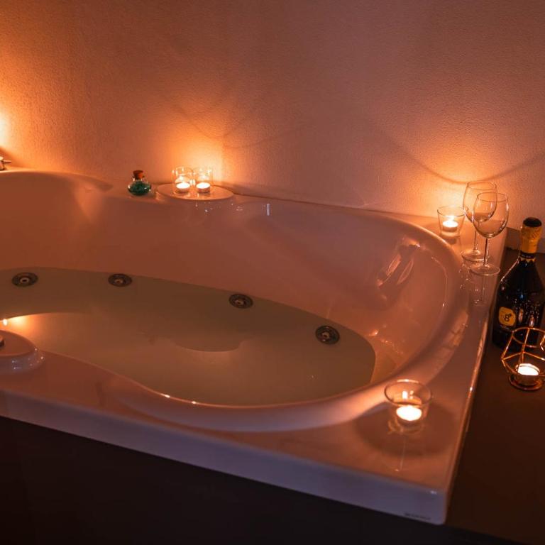 Albergo Diffuso Monopoli - Suite con Vasca Idromassaggio - 3