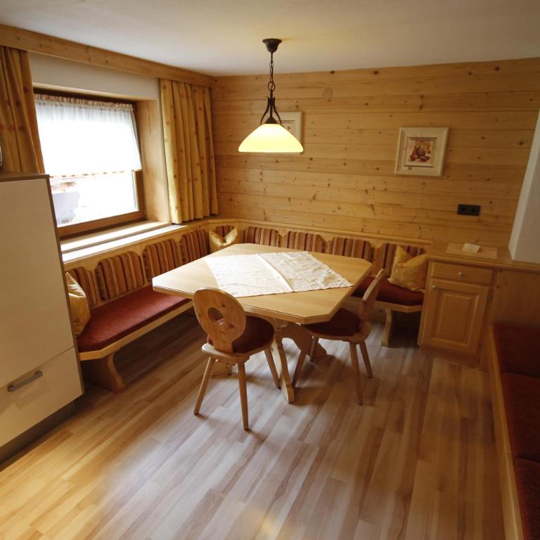 Landhaus Rohrmoser - Apartment C mit 3 Schlafzimmern - 10