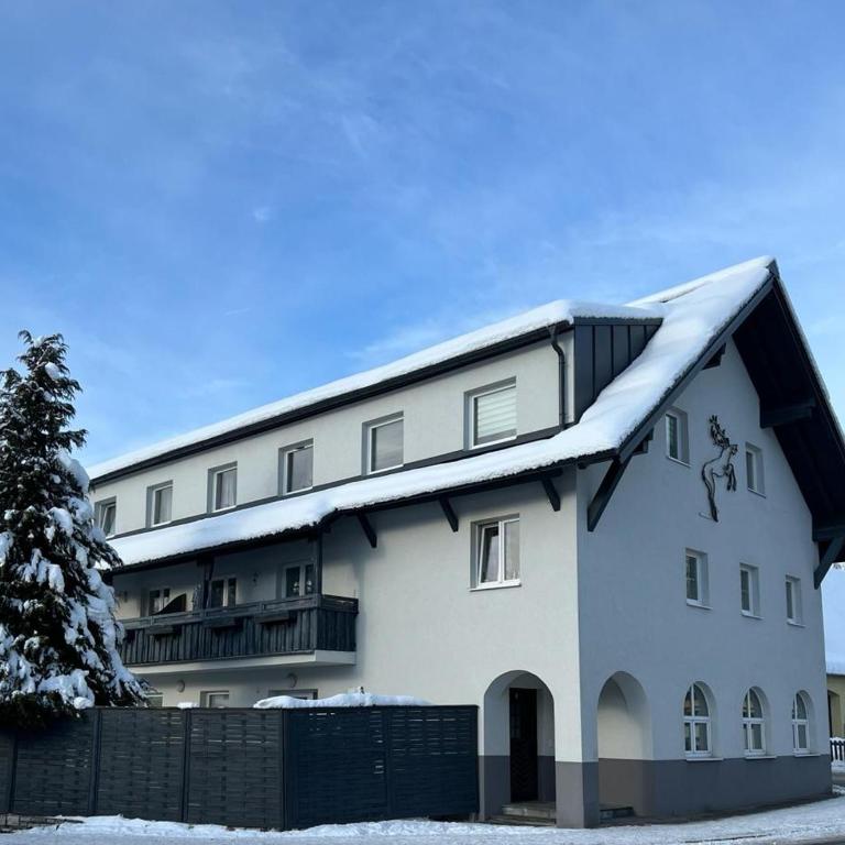 Hirschblick Appartments in der Stadt Nummer 8 - Apartment mit 3 Schlafzimmern - 1