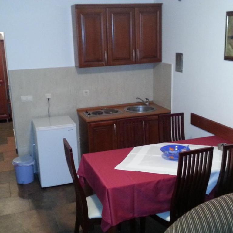 Lero Apartments - Two-Bedroom Apartment with Garden View - 2
