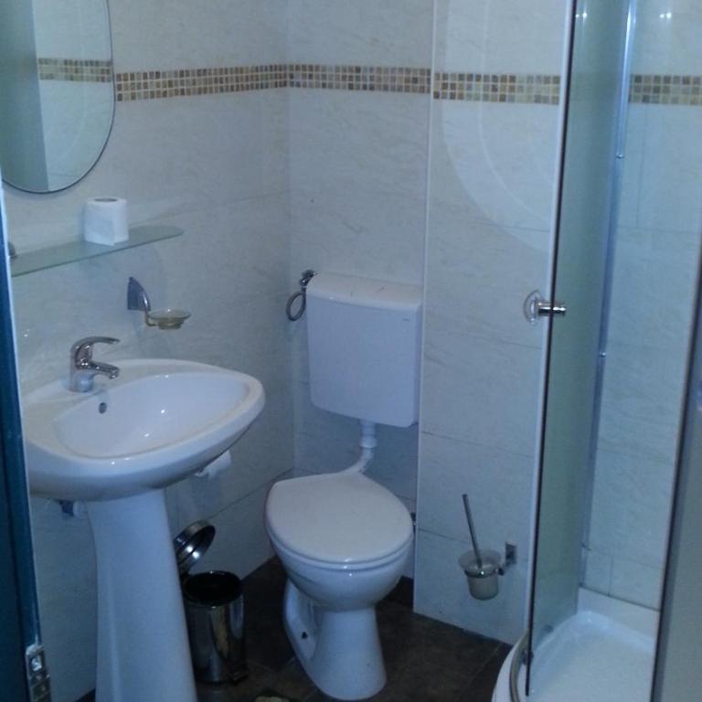 Lero Apartments - Two-Bedroom Apartment with Garden View - 13